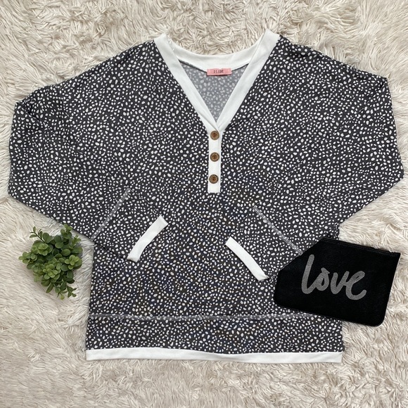 P.S. Love V-Neck LS Dotted Top ๐ White & Gray - Picture 2 of 13